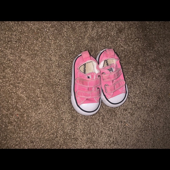 Pink converse - Picture 2 of 3